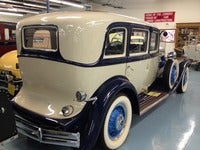 Reo Royale Sedan, 1931-32, 8-35, Navy and w....jpg