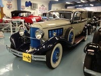 Reo Royale Sedan, 1931-32, 8-35, Navy and w....jpg