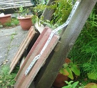 bracket 1 over lowest tile.JPG