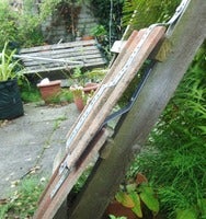 bracket 2 over middle tile.JPG